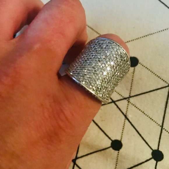 BEAUTIFUL 4.36ctw PAVE DIAMOND RING in WHITE GOLD - Picture 3 of 13